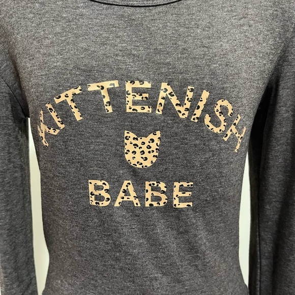Kittenish Tops - Kittenish Babe Gray Crop Top with Leopard Print Graphic Size S